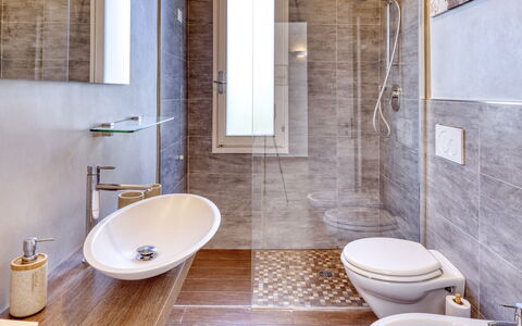 Casa Matilde - Villa Alle Cascine, Imperia: Armatur, Zapfhahn, Eigentum, Sinken, Gebäude, Lila, Badezimmer, Bad Sink, Spiegel