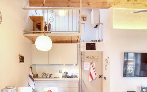 Studio Fede - Levanto: Eigentum, Möbel, Gebäude, Fenster, Interior Design, Holz, Beleuchtung, Wohnzimmer, Regale, Haus