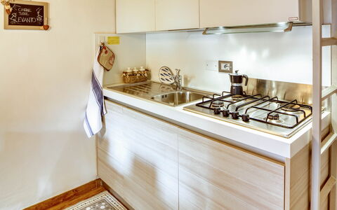 Studio Fede - Levanto: Countertop, Cabinetry, Gasherd, Küchengerät, Cooktop, Herd, Küche, Holz, Herd, Haushaltsgerät
