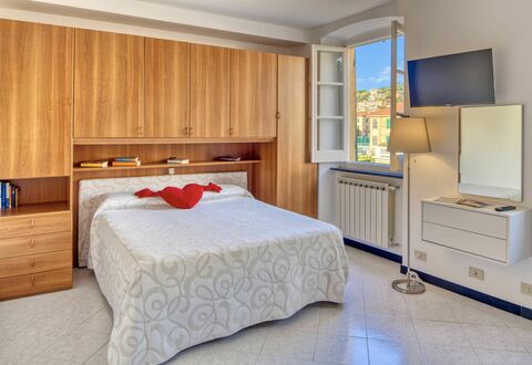 Studio Paola - Levanto: Möbel, Cabinetry, Komfort, Holz, Interior Design, Schublade, Gebäude, Flooring, Bett, Fussboden