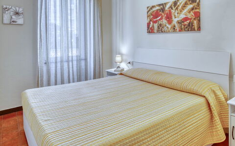 Nina Home - Levanto: Eigentum, Möbel, Gebäude, Komfort, Holz, Textil, Interior Design, Fussboden, Flooring, Bettrahmen