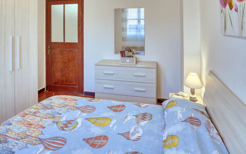 Nina Home - Levanto: Möbel, Cabinetry, Eigentum, Fenster, Weiss, Schublade, Azurblau, Kommode, Holz