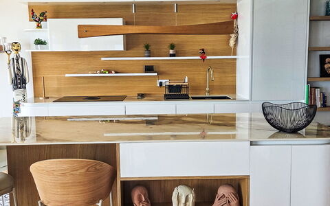 New Beach: Möbel, Interior Design, Flooring, Küche, Countertop, Holz, Fussboden, Cabinetry, Regale, Regal