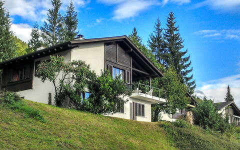 Gommiswald: Wolke, Himmel, Pflanze, Gebäude, Fenster, Baum, Natürliche Landschaft, Haus, Grundstueck, Steigung