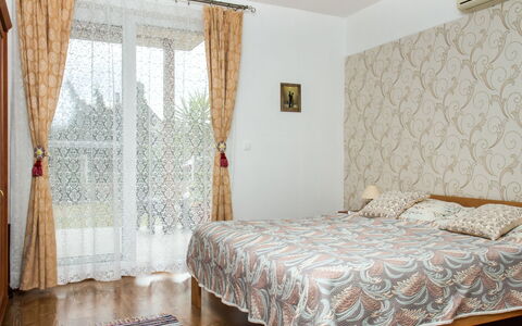 Balatonboglar 211: Möbel, Fenster, Eigentum, Azurblau, Schatten, Gebäude, Dekoration, Holz, Textil