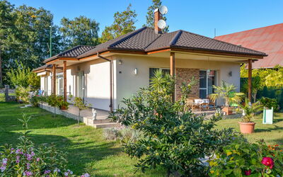 Balatonboglar 211: Blume, Pflanze, Himmel, Gebäude, Eigentum, Fenster, Natur, Blatt, Botanik, Haus