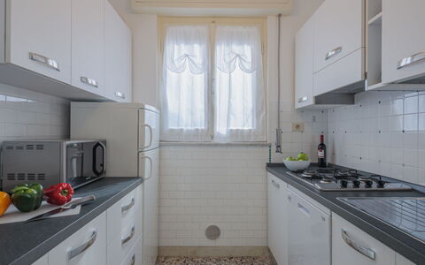 Manuela: Cabinetry, Countertop, Eigentum, Spüle, Sinken, Gebäude, Küche, Herd, Fussboden