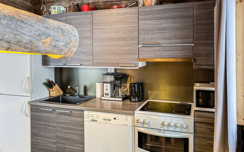 Rukalehto: Küche, Küchengerät, Möbel, Countertop, Holz, Major Appliance, Flooring, Interior Design, Cabinetry, Haushaltsgerät