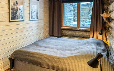 Rukalehto: Holz, Decke, Schlafzimmer, Holzbeize, Hartholz, Blockhaus, Bett, Bettrahmen, Bettdecke, Bedding