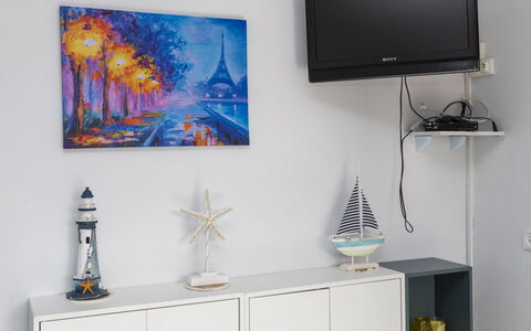 Willis: Eigentum, Weiss, Produkt, Azurblau, Interior Design, Beleuchtung, Regale, Wand, Farbe, Rechteck