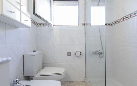 Torrepuerto: Eigentum, Gebäude, Sinken, Armatur, Badezimmer, Fenster, Die Architektur, Bad Sink, Interior Design