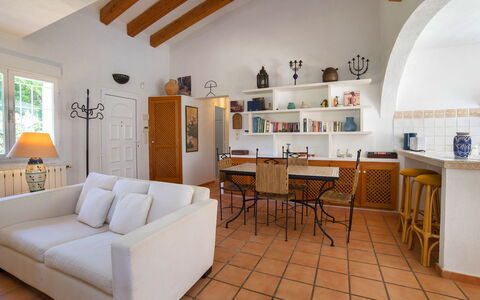 Flamenco: Tabelle, Bilderrahmen, Möbel, Holz, Gebäude, Haus, Couch, Cabinetry, Wohnzimmer, Fussboden