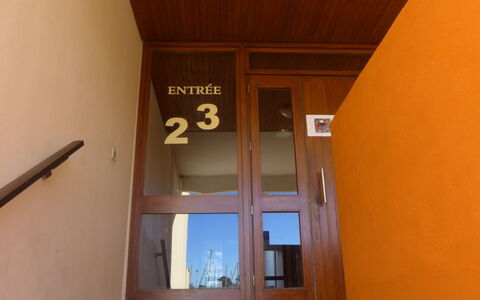 La Pecherie: Tür, Gebäude, Holz, Fenster, Hartholz, Home Door, Decke, Tönungen Und Schatten, Fassade