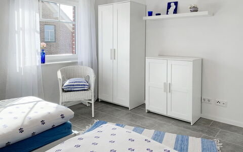 Rose: Möbel, Blau, Azurblau, Komfort, Tür, Flooring, Gebäude, Fussboden, Bettrahmen