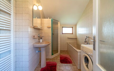 Sudoměřice: Flooring, Fussboden, Interior Design, Wand, Armatur, Badezimmer, Decke, Bad Sink, Zimmer, Zapfhahn