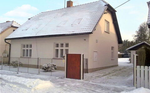 Sudoměřice: Himmel, Eigentum, Gebäude, Fenster, Schnee, Haus, Holz, Wolke, Tür, Wohngebiet