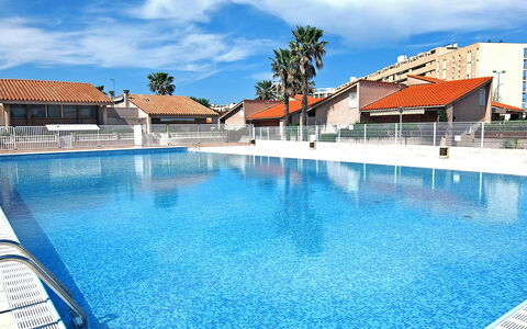 Saint Cyprien 560: Wasser, Wolke, Himmel, Daytime, Eigentum, Schwimmbad, Gebäude, Blau, Azurblau, Haus