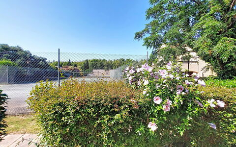 Tennis Résidence: Wohnung, Die Architektur, Wohngebiet, Eigentumswohnung, Verbundwerkstoff, Urban Design, Balkon, Mischnutzung, Schatten