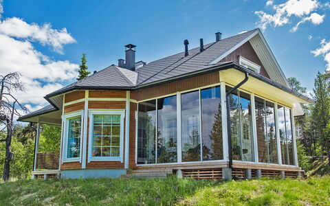 Villa Tunturisopuli: Möbel, Stuhl, Gartenmöbel, Tabelle, Holz, Tisch Im Freien, Küche & Esszimmer Tisch, Schatten, Garten, Regenschirm