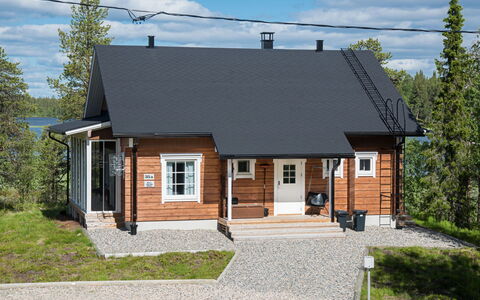 Villa Tunturisopuli: Möbel, Stuhl, Gartenmöbel, Tabelle, Holz, Tisch Im Freien, Küche & Esszimmer Tisch, Schatten, Garten, Regenschirm