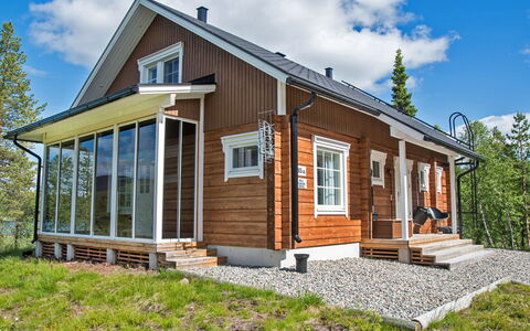 Villa Tunturisopuli: Möbel, Stuhl, Gartenmöbel, Tabelle, Holz, Tisch Im Freien, Küche & Esszimmer Tisch, Schatten, Garten, Regenschirm