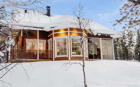 Villa Tunturisopuli: Möbel, Stuhl, Gartenmöbel, Tabelle, Holz, Tisch Im Freien, Küche & Esszimmer Tisch, Schatten, Garten, Regenschirm