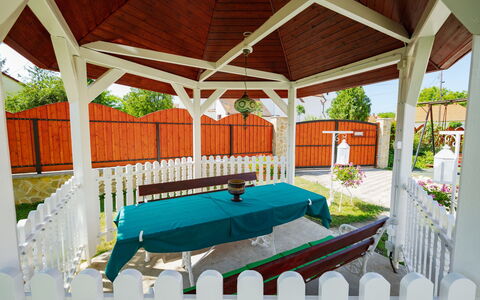 Balatonbereny 600: Outdoor Struktur, Schatten, Veranda, Garten, Gazebo, Pavillon, Hinterhof, Überdachung, Garten, Eco Hotel
