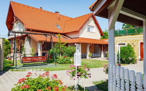 Balatonbereny 600: Gebäude, Haus, Wohngebiet, Zuhause, Dach, Fassade, Die Architektur, Hütte, Markise