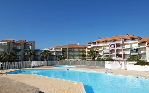 Saint Cyprien 650: Wasser, Himmel, Gebäude, Daytime, Eigentum, Schwimmbad, Azurblau, Eigentumswohnung, Haus, Baum