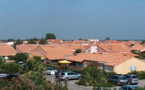 Saint Cyprien 770: Himmel, Pflanze, Eigentum, Auto, Fahrzeug, Fenster, Gebäude, Baum, Vegetation, Nachbarschaft