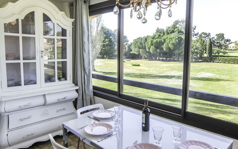 Les Catalanes du Golf: Eigentum, Zimmer, Interior Design, Haus, Zuhause, Möbel, Decke, Esszimmer, Grundeigentum, Tabelle