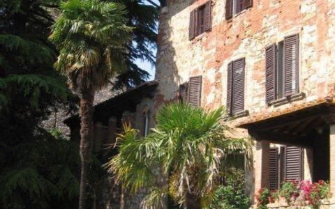Residenza D'epoca: Pflanze, Gebäude, Eigentum, Fenster, Blumentopf, Haus, Baum, Himmel, Arecales, Nachbarschaft