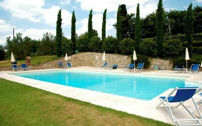 Residenza D'epoca: Wasser, Himmel, Wolke, Pflanze, Schwimmbad, Baum, Schatten, Verbundwerkstoff, Freizeit, Gras