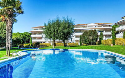 Pals 1647: Schwimmbad, Resort, Rasen, Estate, Garten, Hazienda, Landscaping, Villa, Garten, Villa