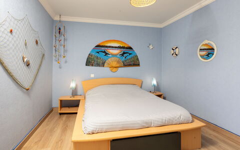 La Grève: Möbel, Bett, Schlafzimmer, Interior Design, Bedding, Bettdecke, Holz, Fussboden, Flooring, Linens