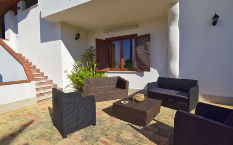 Le Palme: Pflanze, Interior Design, Schatten, Flooring, Fussboden, Gebäude, Wohnzimmer, Grundeigentum, Komfort, Holz
