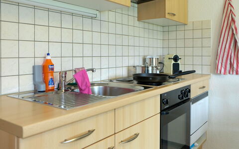 Luna: Küche, Küchengerät, Countertop, Major Appliance, Spüle, Herd, Herd, Cabinetry, Sinken, Gasherd