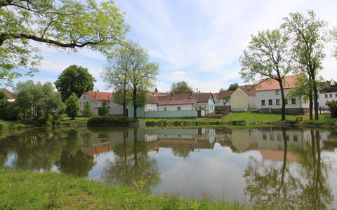 Plavsko: Wasser, Pflanze, Wolke, Himmel, Gebäude, Fenster, Baum, Natürliche Landschaft, Natürlichen Umgebung, Haus