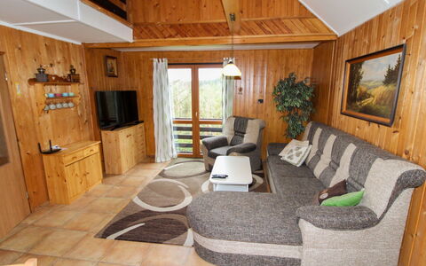 Kyjov U Krásné Lípy: Eigentum, Möbel, Holz, Fenster, Interior Design, Pflanze, Cabinetry, Zimmerpflanze, Flooring, Fussboden
