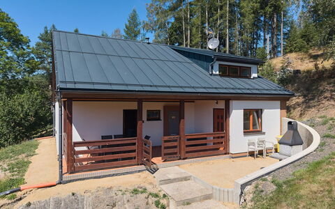 Kyjov U Krásné Lípy: Zuhause, Hütte, Haus, Dach, Ländliches Gebiet, Blockhaus, Abstellgleis, Lärche, Bauernhaus, Estate