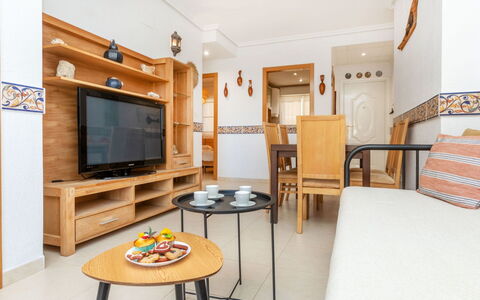Cala Blanca i: Interior Design, Möbel, Flooring, Wohnung, Zuhause, Fussboden, Zimmer, Bilderrahmen, Wohnzimmer, Decke