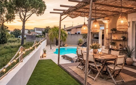 La Pinède: Gartenmöbel, Zuhause, Möbel, Blumentopf, Resort, Eco Hotel, Schatten, Terrasse, Stuhl, Garten