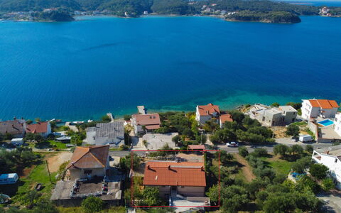 Rab Supetarska Draga 101: Wasser, Himmel, Eigentum, Blau, Gebäude, Pflanze, Azurblau, Küsten Und Ozeanische Forms, See, Natürliche Landschaft