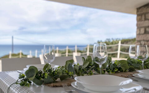 Chicca: Himmel, Geschirr, Wolke, Dishware, Tabelle, Fenster, Pflanze, Drinkware, Servierware, Tischdecke