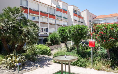 Les Golfes Clairs: Pflanze, Himmel, Gebäude, Eigentum, Fenster, Die Architektur, Wasser, Grundstueck, Urban Design, Nachbarschaft