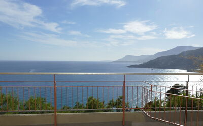 Ventimiglia 633: Himmel, Wolke, Wasser, Wasservorräte, Eigentum, Azurblau, Pflanze, Zaun, Küsten Und Ozeanische Forms, Sonnenlicht