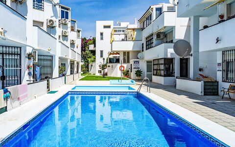 Torremolinos 28: Wohnung, Menschliche Siedlung, Eigentumswohnung, Hotel, Balkon, Villa