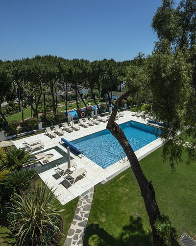 Las Ranas: Pflanze, Wasser, Himmel, Schwimmbad, Natur, Baum, Urban Design, Biome, Schatten, Eco Hotel