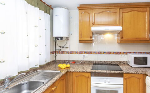 Acapulco Iii: Küche, Countertop, Interior Design, Flooring, Spüle, Cabinetry, Sinken, Major Appliance, Küchengerät, Zuhause