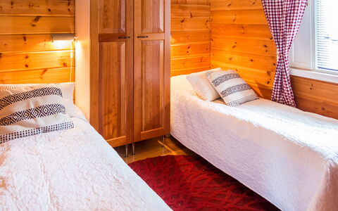 Tahkon Rantatupa 7 B: Holz, Flooring, Fussboden, Möbel, Holzboden, Interior Design, Etagenbett, Zimmer, Holzbeize, Hartholz